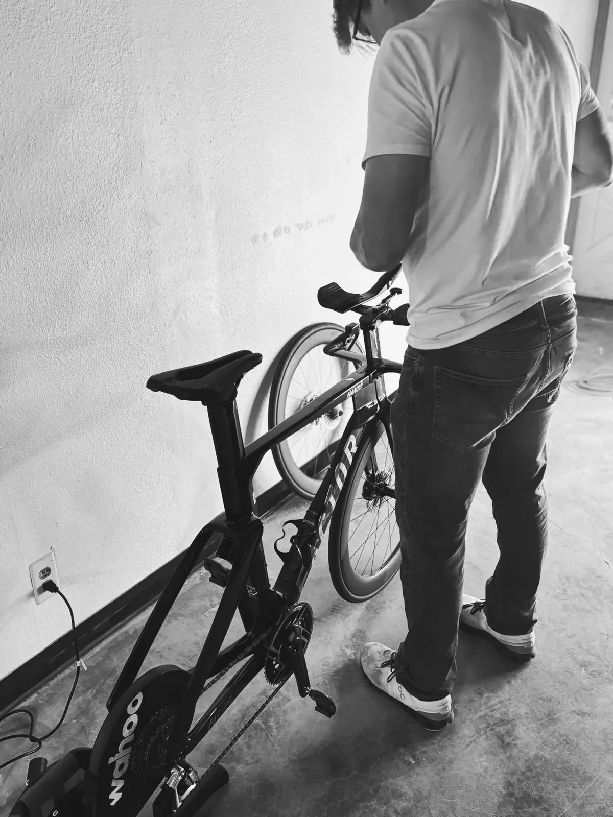 Master fitter working with a rider