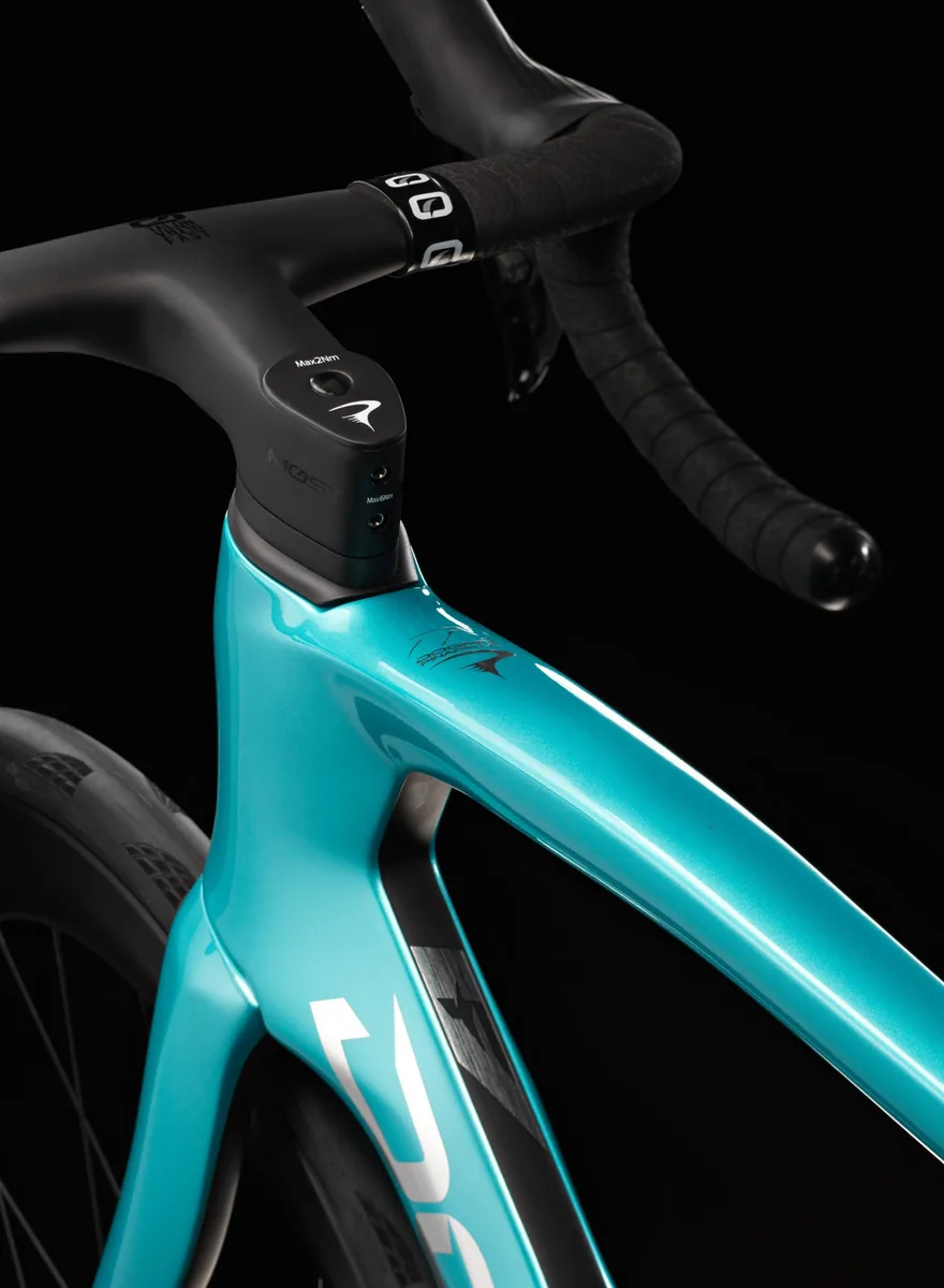 Pinarello Dogma F top tube detail